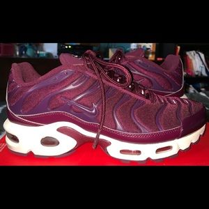 vapormax plus burgundy